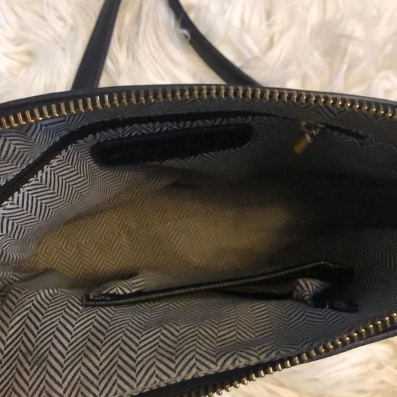 Crossbody - Picture 4 of 8